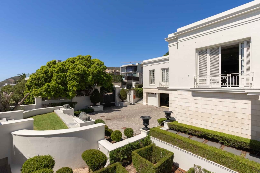 7 Bedroom Property for Sale in Fresnaye Western Cape